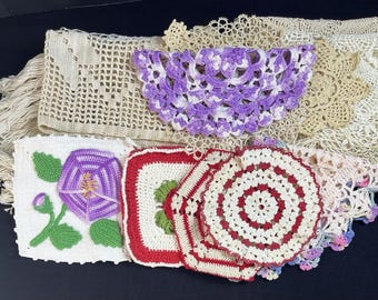 Lot von 14 Vintage Crochet & Lace Deckchen Elfenbein, Creme, Beige, Gemischte Formen
