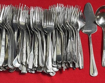 Veel van 100 geassorteerde roestvrijstalen dinervorken gemengd bestek Vintage zilverwerk bulkvorken met 3 serveergerei