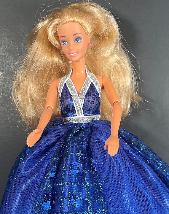Barbie Doll 1976 Mattel Blue Eyes Long Blonde Hair & Blue Dress - Etsy Barbie Doll 1976 Mattel Blue Eyes Long Blonde Hair & Blue Dress - Etsy