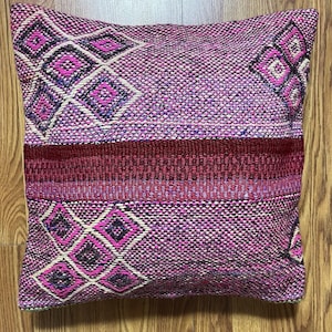 Housse de coussin péruvienne faite main 17 x 17 po. - Textile en laine de Cuzco fabriqué au Pérou -