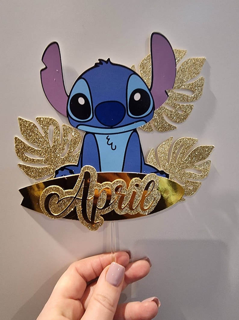 Topper de pastel de Stitch personalizado con hojas y tabla de surf imagen 1