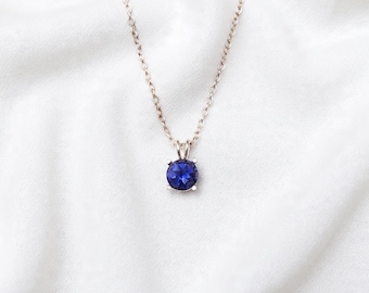 Iolithalsband | Violettblått iolithänge | Färgskiftande ädelstensmycken | Minimalistiskt, fint halsband i guld eller silver | Elegant