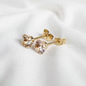 Brincos de Morganita em Ouro 14k: Gema cor pêssego, opção em Prata de Lei
