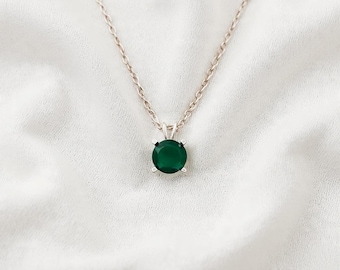 Halsband med grönt onyx | Halsband med hänge i äkta grönt ädelsten | Smycken med smaragdgröna stenar | Minimalistiskt halsband | Present till henne | Vardag