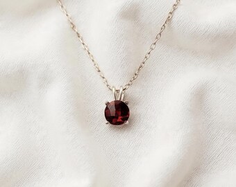 Granathalsband | Djupt rött granathänge | Rutigt slipade ädelstensmycken | Minimalistiskt fint guld- eller silverhalsband | Elegant