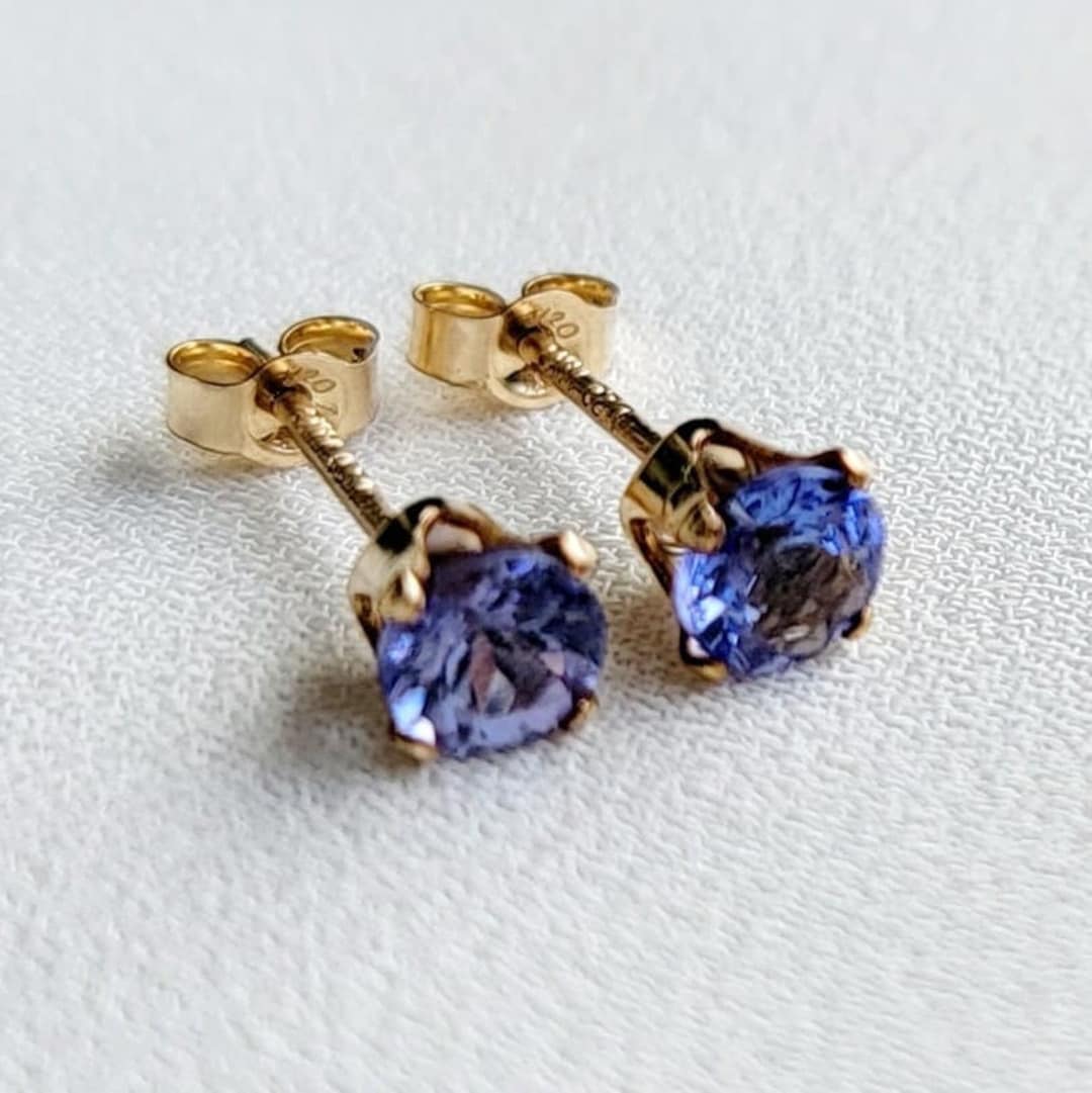 Tanzanite Stud Earring in 18K White Gold main image 1