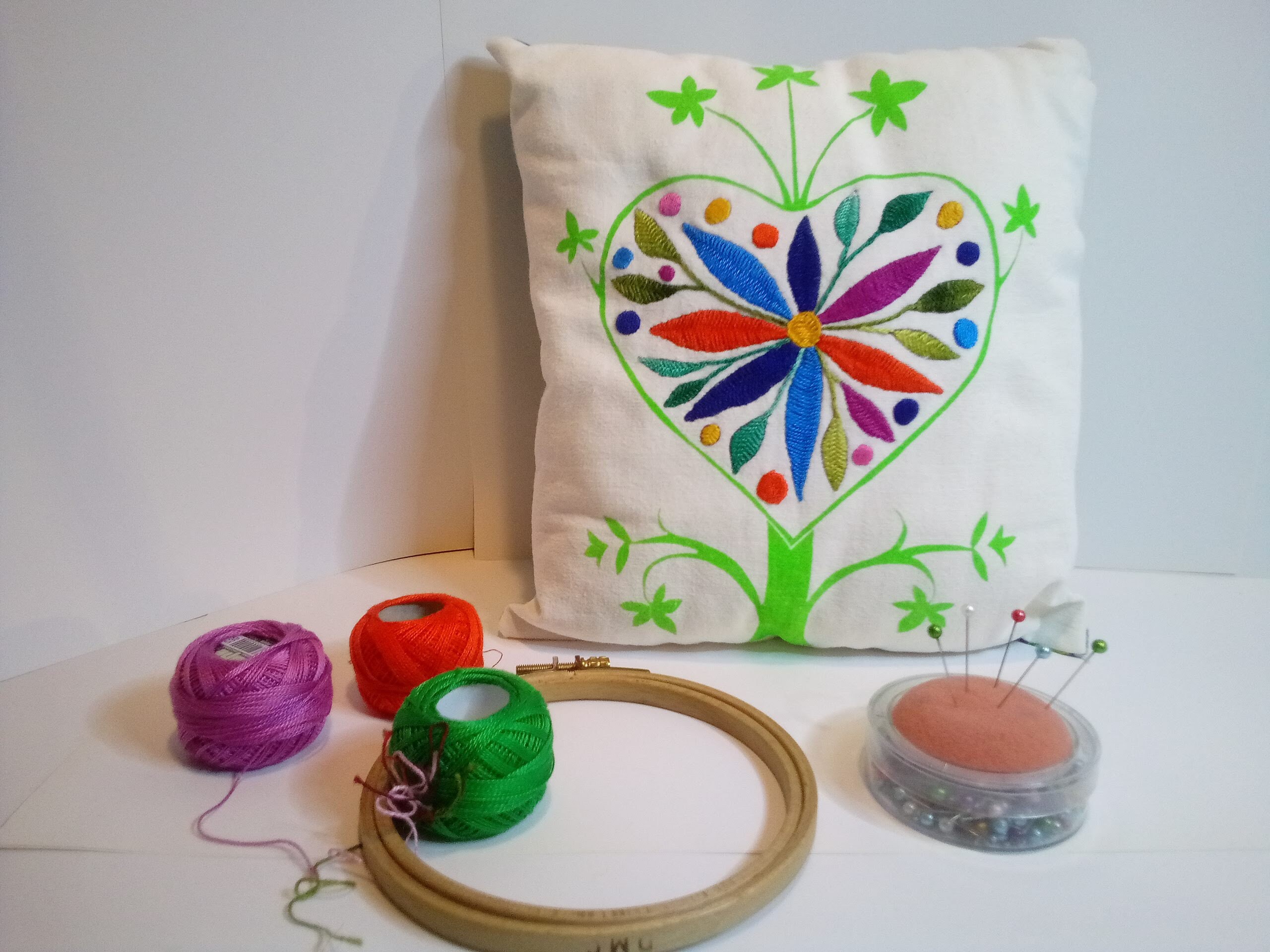 Coussin Broderie Otomi Arbre-Coeur 28x24cm