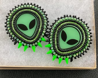 Alien - Glow in the dark - Flat stitch beaded earrings with neon daggers - Fingernail post