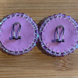 Kokopelli Flat stitch beaded earrings - Jewel tones and White embroidered - fingernail post bild 3