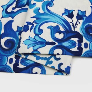 Tablecloth with umbrella hole. Patio Table cloth Waterproof outdoor tablecloth. Teflon retains liquids on the surface. Parasol
