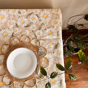 Elegant Waterproof Table Cover Stylish Vinyl Tablecloth Protector Durable Waterproof Floral Table Overlay Oilcloth tablecloth with daisies.