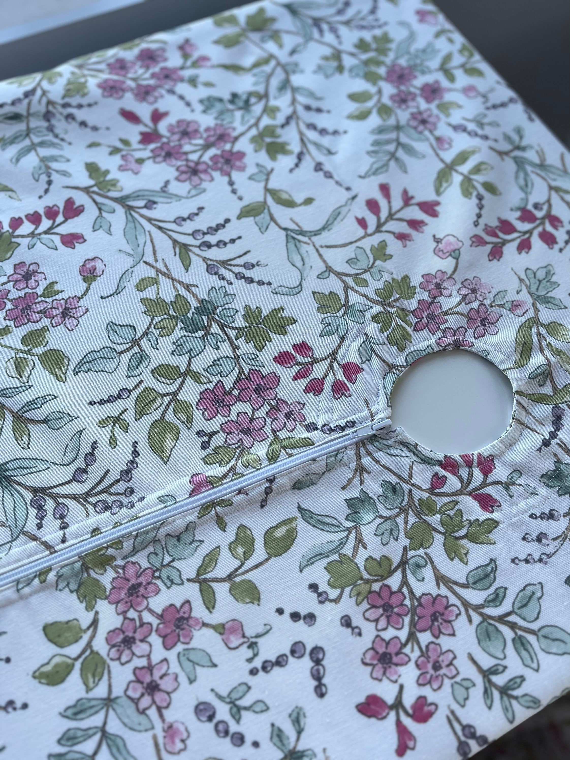 Tablecloth With Umbrella Hole. Waterrepellent Outdoor Tablecloth With