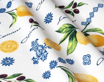 Tablecloth with umbrella hole. Table cloth Waterproof outdoor tablecloth with lemons .Teflon retains spilled liquids on the surface. Lemon.