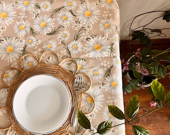 Waterproof tablecloth with floral print. Cottagecore decor. Table setting. Teflon Outdoor tablecloth Oilcloth tablecloth with daisies