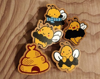 Cute Wooden Bee Pins – Hand Drawn, Set of 5 (2 in)