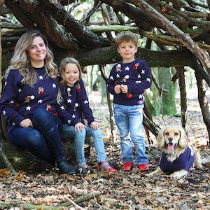 matching christmas jumpers family and dog