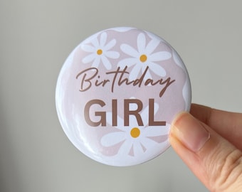 Boho Daisy Birthday Pins, Daisy Birthday Girl Badge, Girl Birthday Decoration Family Beige Buttons, Custom Party Crew Pins, Gift Favors