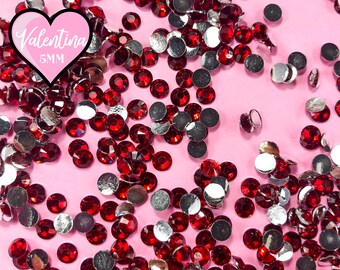 Valentina - Diamantes de imitación rojos de 5 mm con parte posterior plana - Color: Valentina - Diamantes de imitación rojos de 5 mm - Diamantes de imitación de resina de buena calidad - 1000 unidades