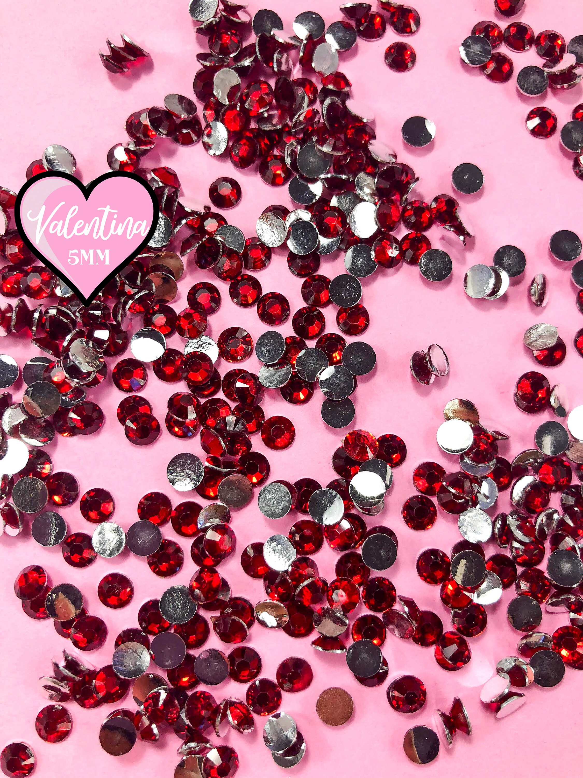 Valentina - Diamantes de imitación rojos de 3 mm con parte posterior plana - Color: Valentina - Diamantes de imitación rojos de 3 mm - Diamantes de imitación de resina de buena calidad - 1000 unidades