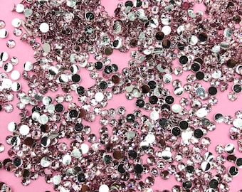 Diamantes de imitación Aaliyah de 3 mm en color rosa claro con parte posterior plana. Color: Aaliyah. Diamantes de imitación de resina de buena calidad. 1000 unidades.