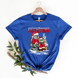 Jultröja med Santalorianen och Baby Yoda, Disney-tomtetröjor, Star Wars-tröja, vintertröja, bästa paroditröjor, rolig jultröja. bild 3