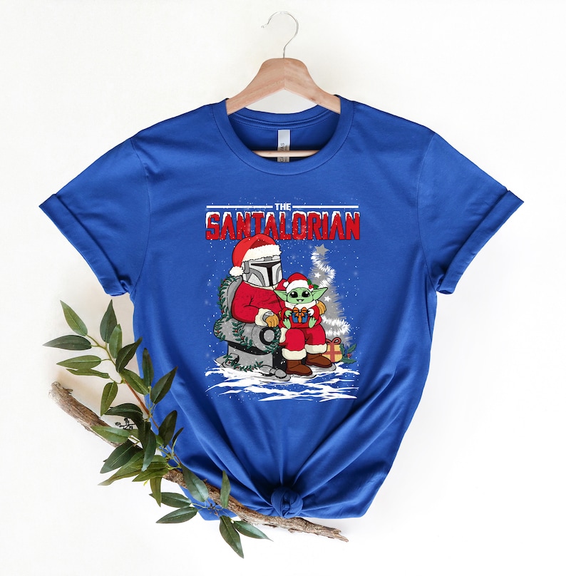 Jultröja med Santalorianen och Baby Yoda, Disney-tomtetröjor, Star Wars-tröja, vintertröja, bästa paroditröjor, rolig jultröja. bild 3