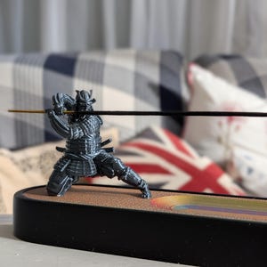 Samurai Räucherstäbchenhalter mit versteckter Aufbewahrung - Japanisches Zen