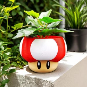 Mario mushroom planter with drainage holes - Gaming room decor