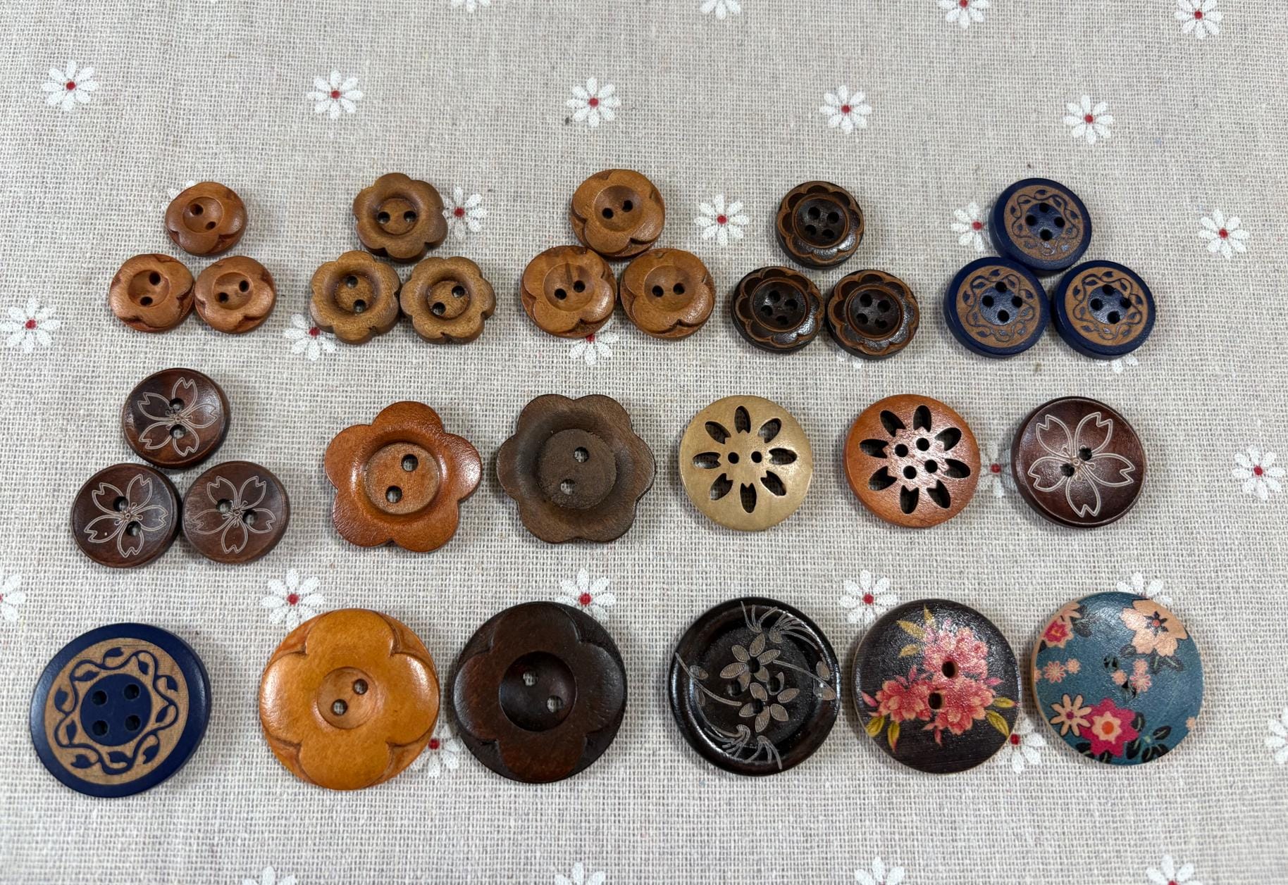50 Bottoni In Legno Color Caffè, 30 Mm, 2 Fori – Ideali Per Cucito, Scrapbooking E Bricolage - 2