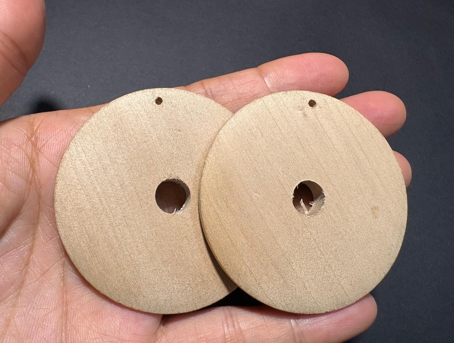 VOSAREA 50 Dischi Di Legno Con Foro Per Fai Da Te – 3 Cm – Ideali Per Bomboniere Matrimonio E Decorazioni Feste