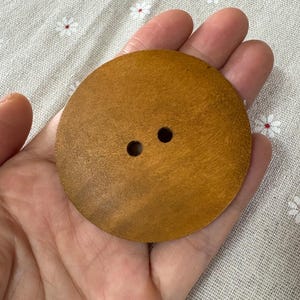 Extra stor brun träknapp 6 cm **NW882