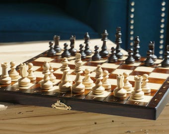 Gepersonaliseerde magnetische houten schaakset: reisspel (11"/28 cm .)
