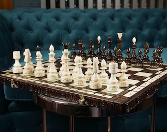 Ręcznie robiony, personalizowany, drewniany zestaw szachowy: grawerowana gra planszowa (21 cali)
