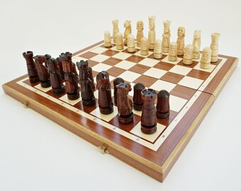 Gepersonaliseerde handgemaakte houten schaakset 22" met verzwaarde stukken
