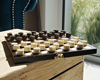 Gepersonaliseerde kleine houten damstenen set – Handgemaakt opvouwbaar bordspel (28 cm)