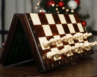 Gepersonaliseerde magnetische houten schaakset: handgemaakt reisspel (11")