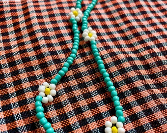 Daisy chain beaded necklace
