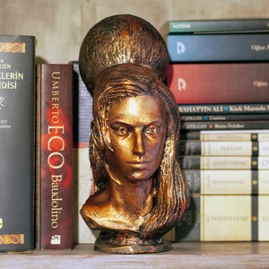Amy Winehouse Bust, Amy Winehouse Sculpture, Collectible Sculpture, Pop Art Statue, Handmade Sculpture