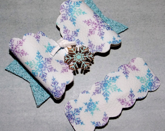 Snowflake Hair Bow-Winter Christmas Snap Clip or Hair Bow-Frozen Hair Bow for Baby Girl-Chunky Glitter Bow-Toddler Girl Snowflake-Party Gift