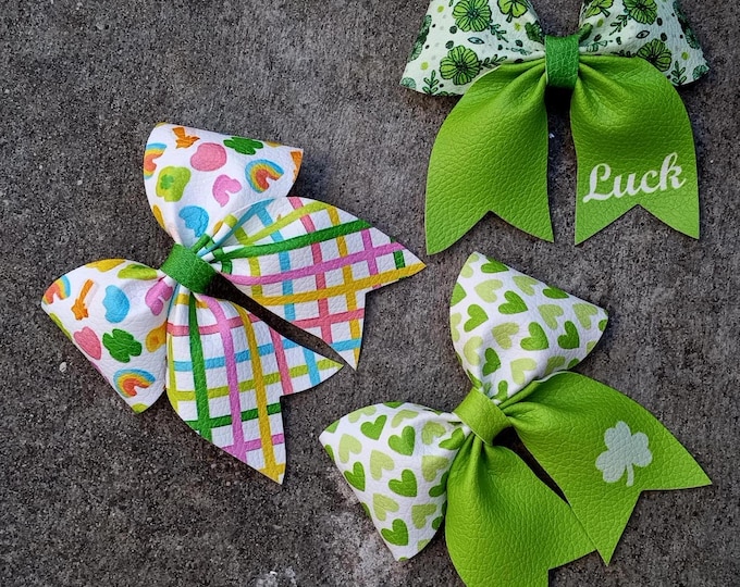 St Patrick’s Day Hair Bows-Green Hat-Rainbow-Pennants-Shamrock-Bow Outfit-Bow-Flowers-Fungus Green Bow-Dog lucky charm-Sassy little lassie