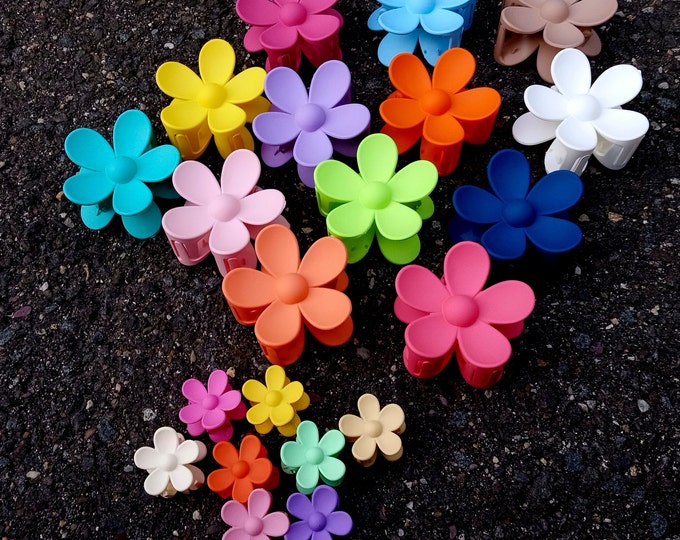 Small or Large Daisy Hair Claw Clips/Flowers Hair Clip/Summer Hair Claw/Claw Her gift/Acetate Hair Clip/Women And Girls/Colorful Hair Claw/