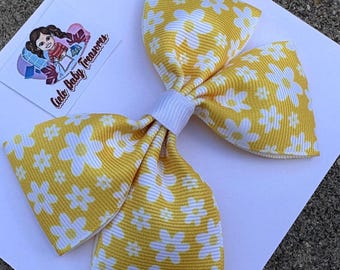 Small or Large Daisy Hair Bows/Yellow and White Flowers/Summer/Claw Her gift/Toddler/Girls hair accessories/Daisy Baby bow headband/
