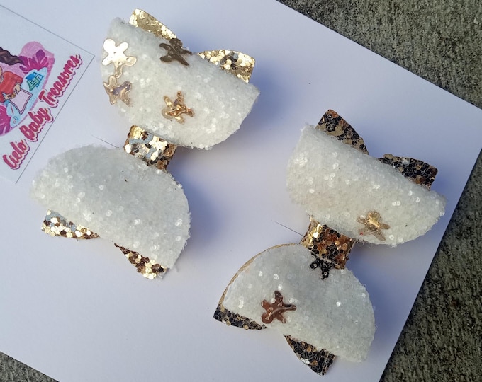 Small Gingerbread-Pigtail Hair Bows-White and Gold-Christmas Hair Bows-Small Hair Bow-Holiday Glitter Canvas Bow-gift-Baby Girls Hair Bow-