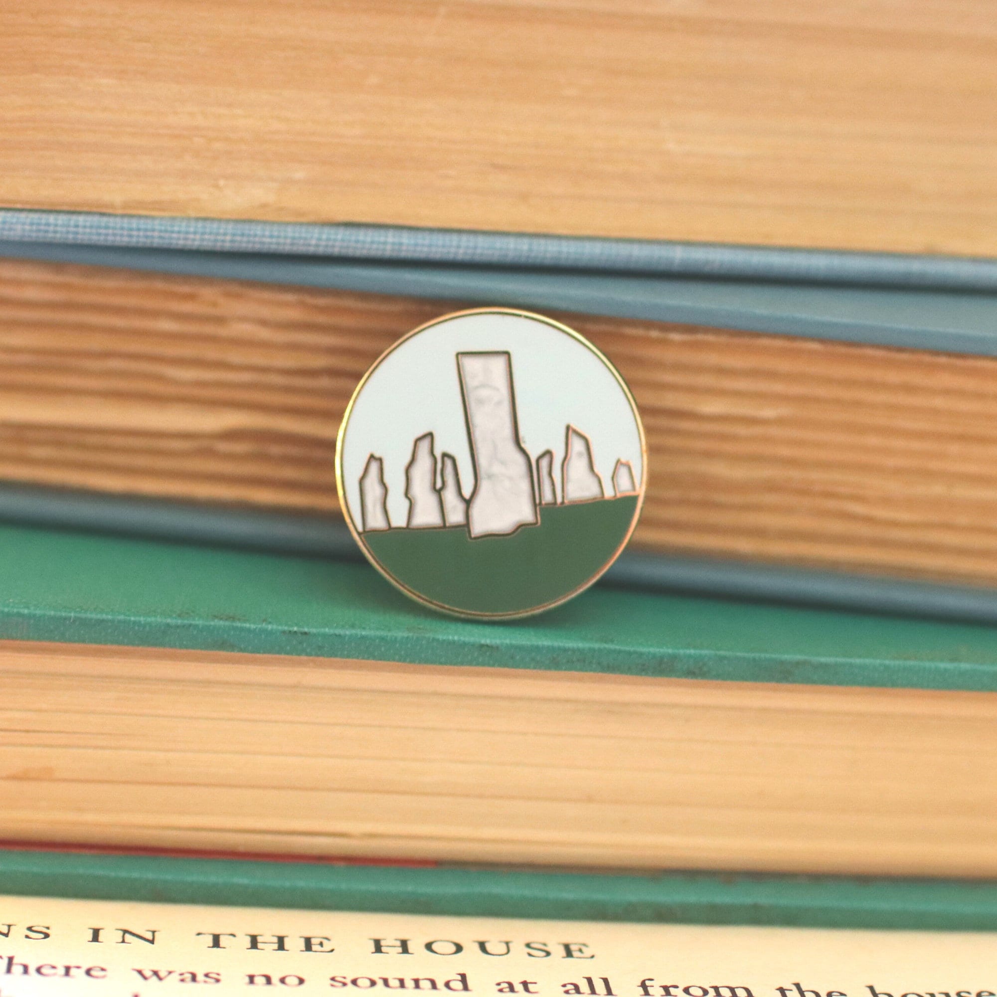 Stehende Steine | Outlander Craigh na Dun Hard Enamel Pin