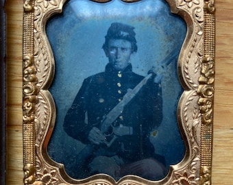 Civil War Twice Armed Union Soldier - 111th Reg&#39;t Ills. Inft. - 9th Plate Ambrotype - In Original Case With Obituary