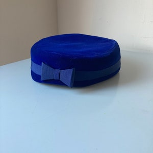 Vintage &quot;An Original by Dayne New York&quot; Velvet Pillbox Hat