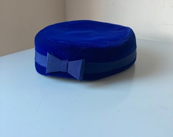 Vintage Pillbox Hat Saks Fifth Avenue Dark Navy Blue Straw 1950s Vintage Pillbox Hat Saks Fifth Avenue Dark Navy Blue Straw  main image 3