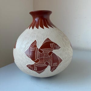 Mata Ortiz Etched Pottery Olla by Leonel Lopez Saenz