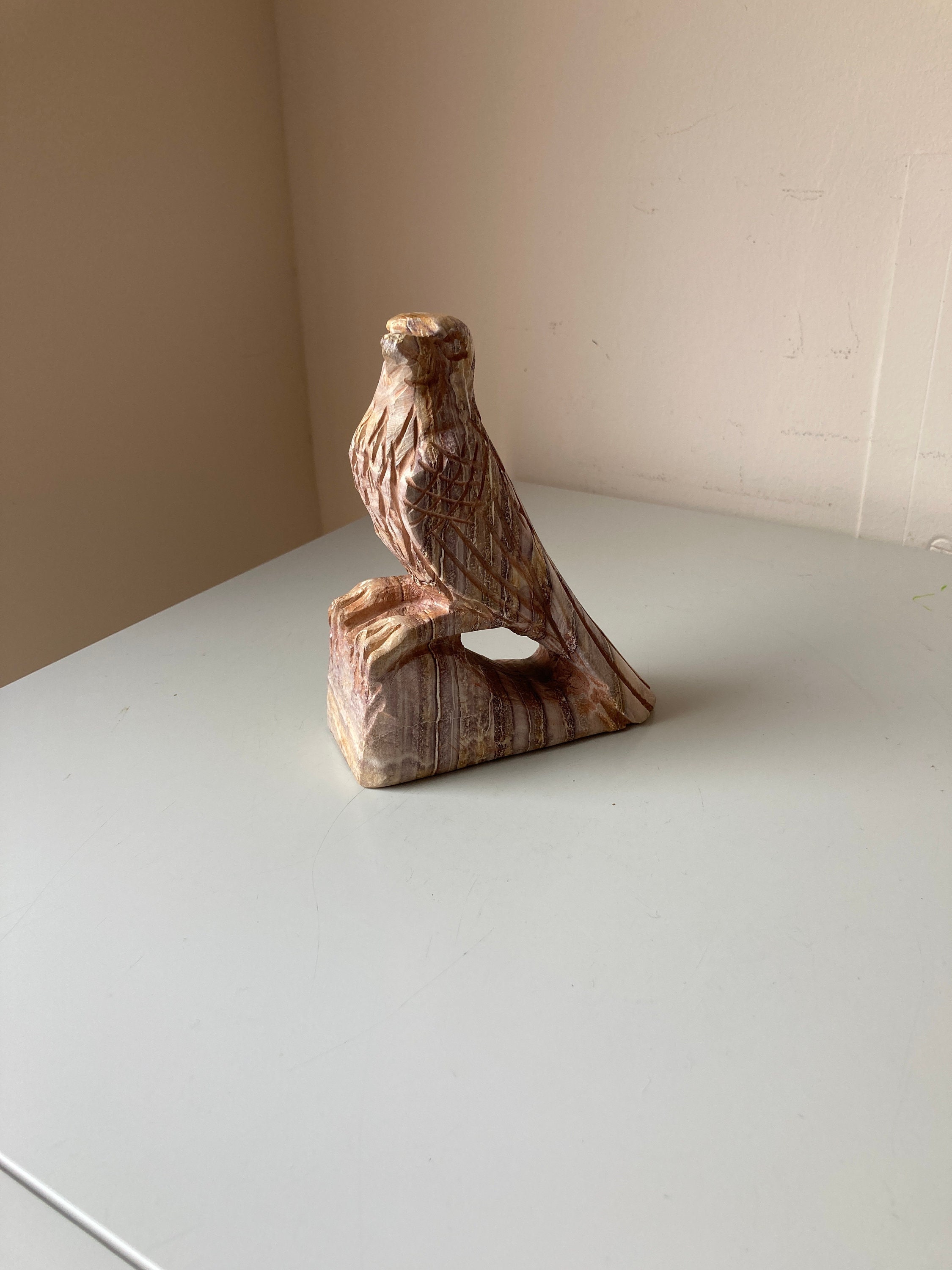 茶色の石の鳥の彫刻 約10cm il_fullxfull.3422081568_bisy.jpg
