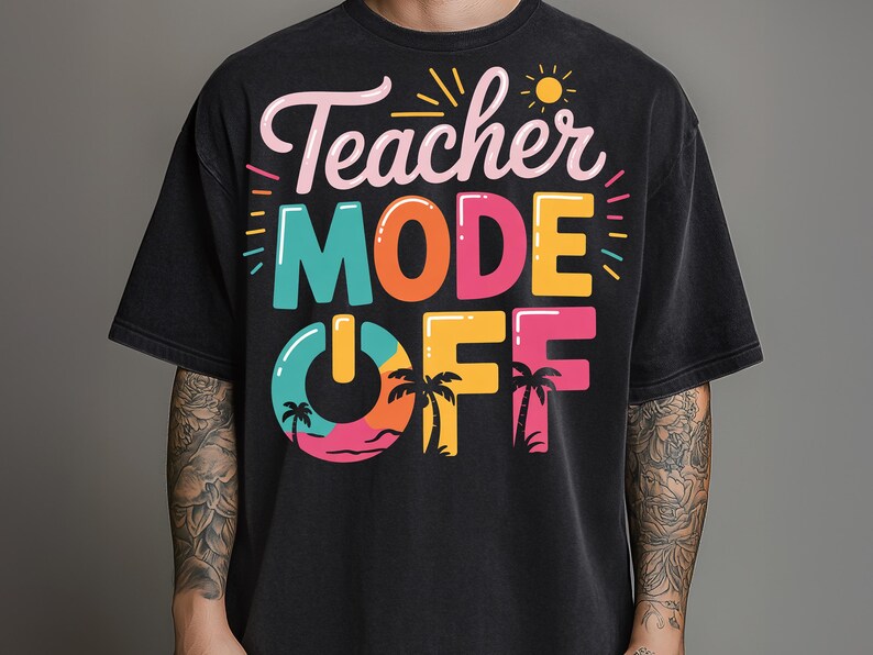 Peut inclure: T-shirt noir avec un motif color&eacute; qui dit "Mode Professeur Off" avec un soleil, des palmiers et un interrupteur off.